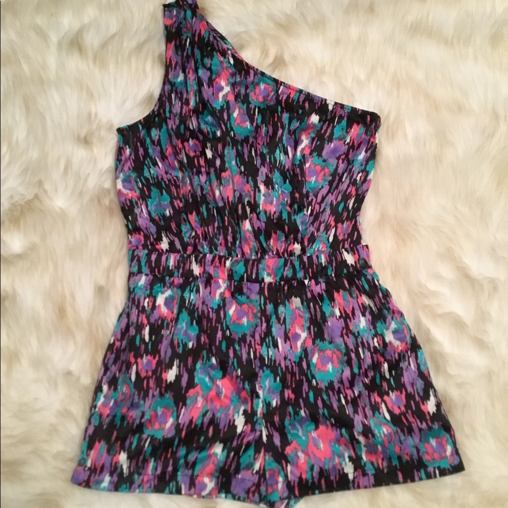 Te Amo purple/black geometric one shoulder romper